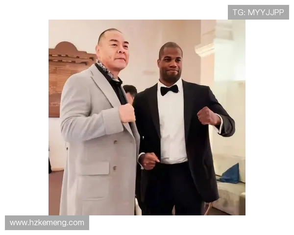 曼联与洛杉矶银河激情对决海报揭幕足球盛宴的精彩瞬间